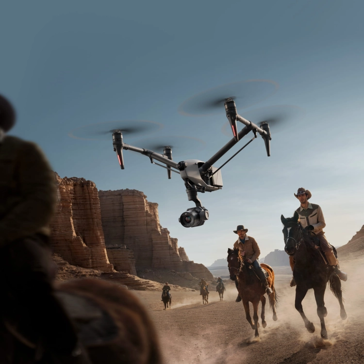 Dron DJI Inspire 3 w locie.jpg