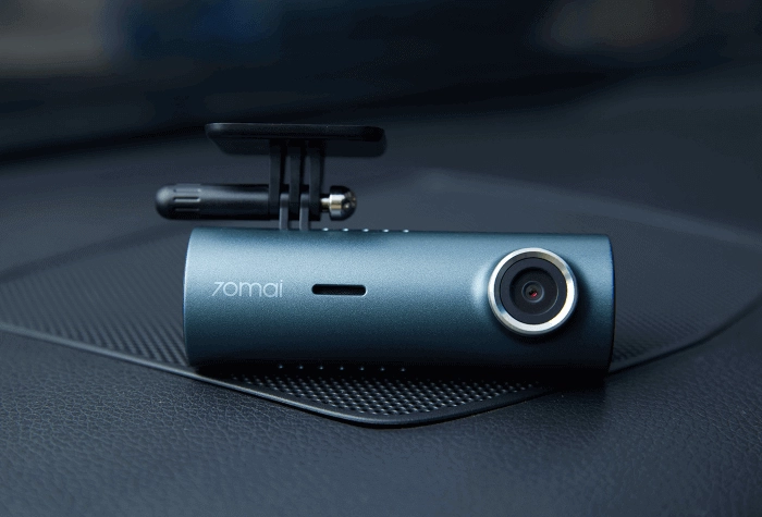 70mai Dash Cam M300 navy ciemne tlo.png