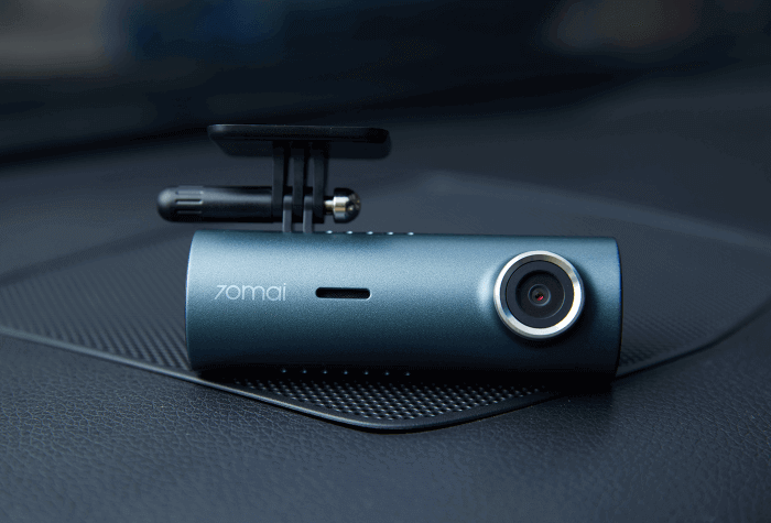 70mai Dash Cam M300 navy ciemne tlo.png
