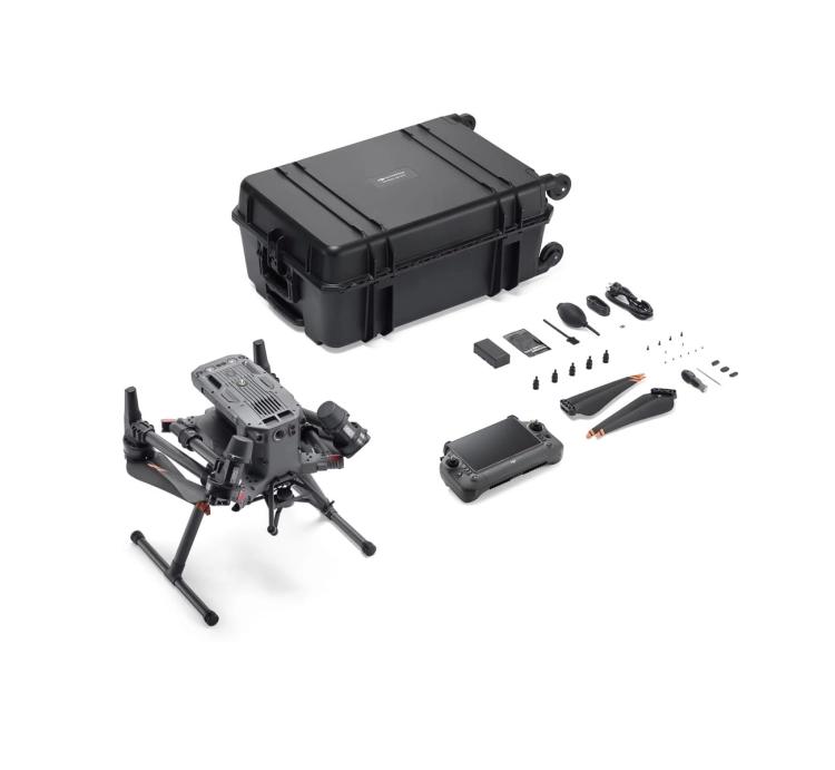 Dron DJI Matrice 350 RTK obok walizki transportowej z akumulatorami i śmigłami