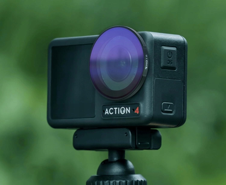 Zestaw 6 filtrów Freewell All Day ND i CPL do DJI Osmo Action 4 – kamera z założonym filtrem na statywie