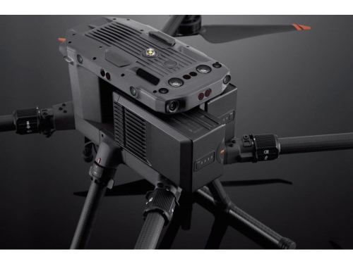 Dwa akumulatory DJI TB65 włożone w drona Matrice 350 RTK
