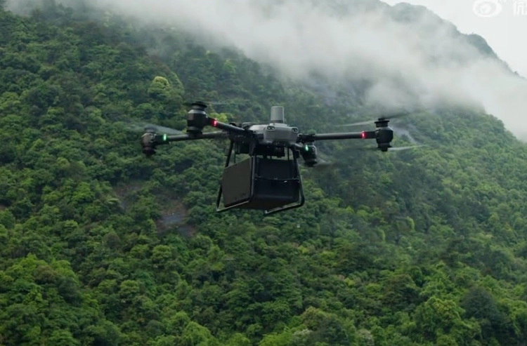 DJI_flycart_30_w_locie.png