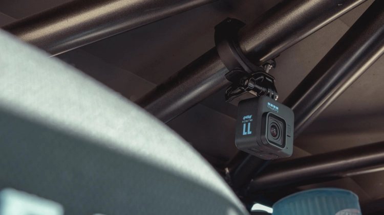GoPro-large-tube-mount-mocowanie-na-rurke-kierownice-kijek-maszt-w-samochodzie.jpg
