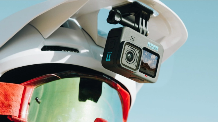 GoPro-Curved+Flat-Adhesive-Mounts-na-kasku.jpg