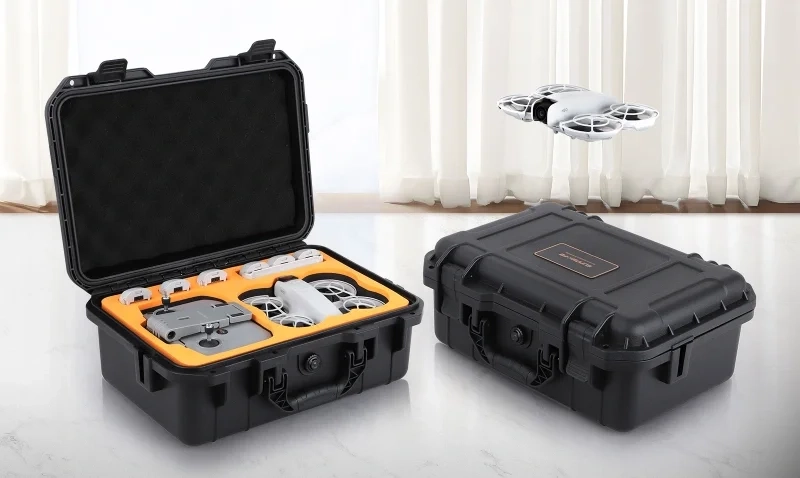 Wodoodporna-walizka-Sunnylife-do-DJI-NEO-AQX-15-otwarta-z-latajacym-neo.webp