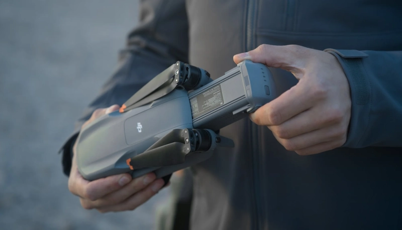 Montaż akumulatora do drona DJI Air 3S