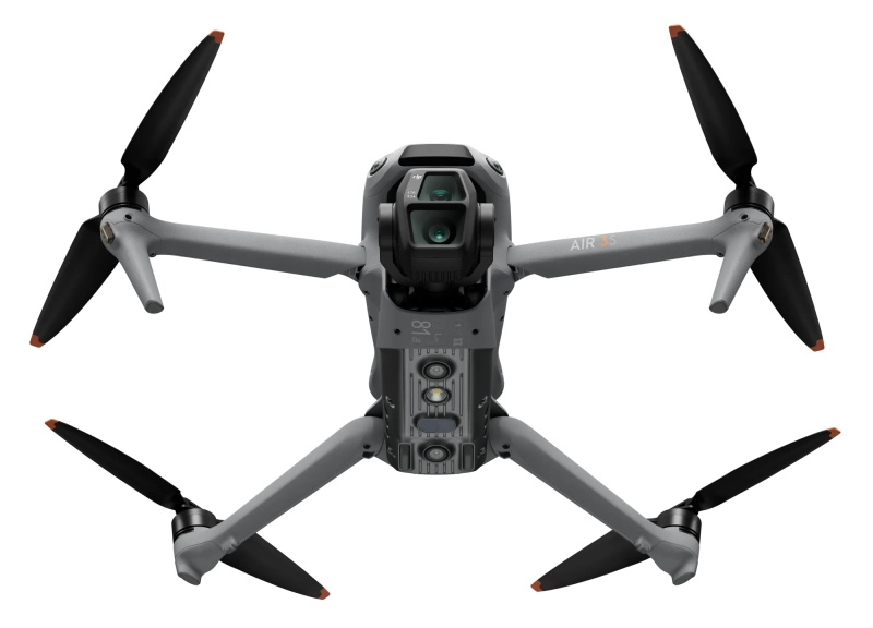 Dron DJI Air 3S od dołu z rozłożonymi śmigłami