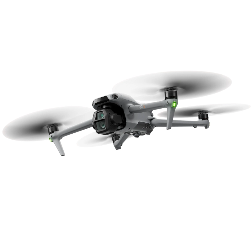 dji-air-3s-z-krecacymi-smiglami-z-boku.webp