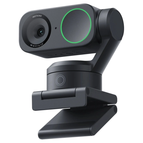 Kamera internetowa Insta360 Link 2 na uchwycie monitora, widok z boku pod kątem