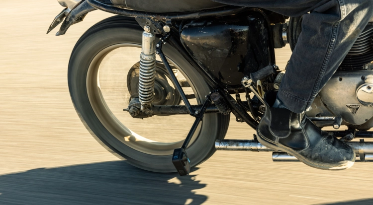GoPro Boom AEXTM-011 podczas użytkowania - motocykl