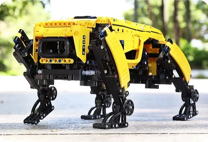 Klocki Mould King 15075 - pies robot 02.webp