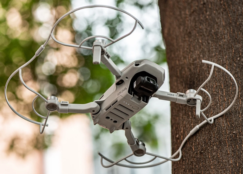 Osłony śmigieł STARTRC do DJI Mini 4K podczas lotu