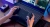 Kontroler bezprzewodowy GameSir G8+ Bluetooth w dłoniach przy laptopie