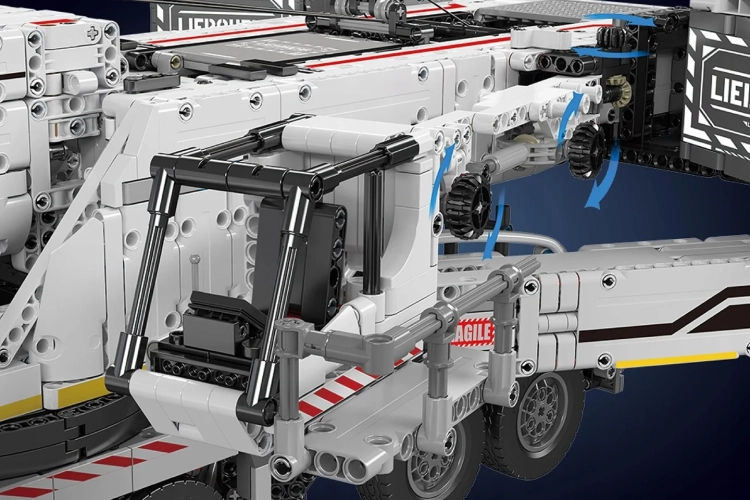 Klocki Mould King 17007 - zdalnie sterowany dźwig Liebherr LTM - kabina.webp