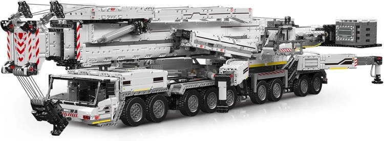 Klocki Mould King 17007 - zdalnie sterowany dźwig Liebherr LTM - od boku.webp