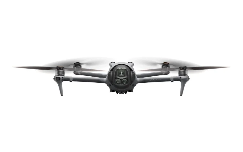 Dron DJI Mavic 4 Pro (DJI RC 2) - podczas lotu przód