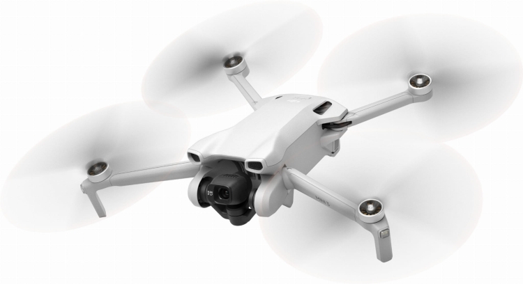 Dron-DJI-Mini-3-RC-skos-3.jpg