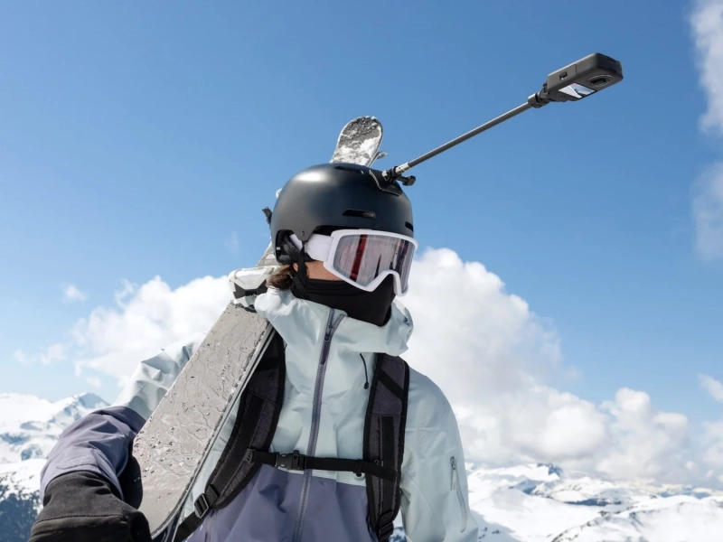 Zestaw montażowy na kask do ujęć z perspektywy trzeciej osoby DJI Osmo - podczas użycia — FLYSTORE