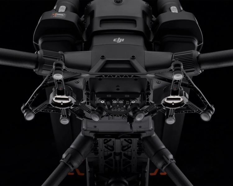 Podwójne mocowanie gimbala DJI Matrice 400 - zamocowane na dronie