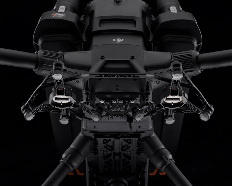 Podwójne mocowanie gimbala DJI Matrice 400 - zamocowane na dronie