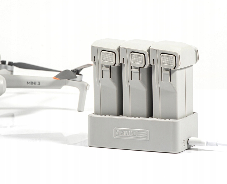 Hub 3w1 do DJI Mini 4 Pro, 3 Pro i Mini 3 – szybkie uzupełnianie energii do 34 W z czytelnymi diodami LED.