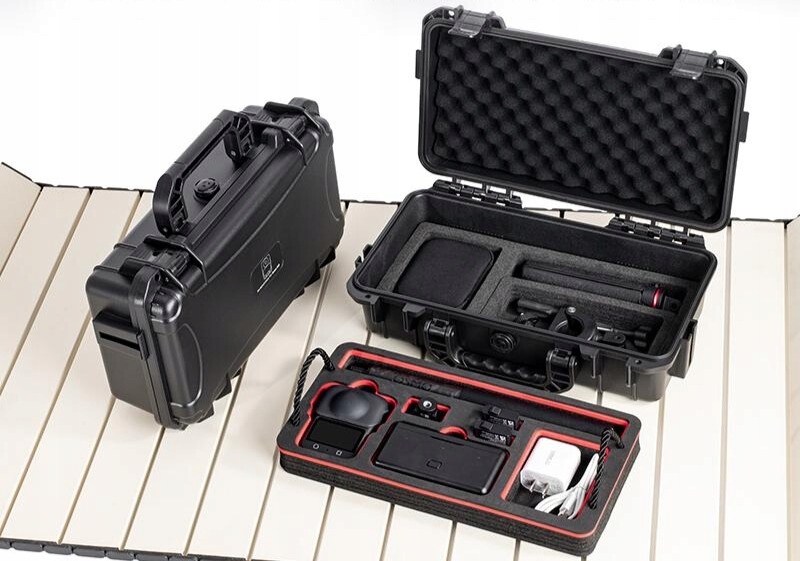 Dwuwarstwowe etui STARTRC do DJI Osmo 360 — precyzyjne przegrody na akcesoria.