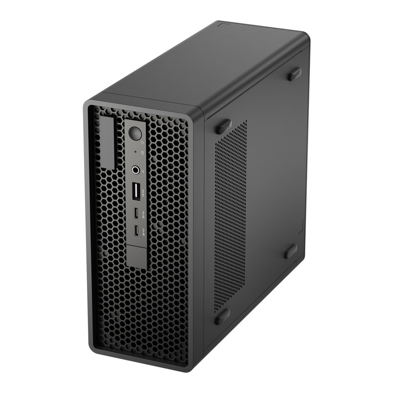 Operator przy dwóch monitorach z mapami i diagramami w interfejsie FlightHub 2