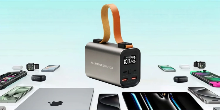 Powerbank ALLPOWERS PB100 z wyświetlaczem LED i skórzanym uchwytem w plenerze