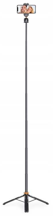 Selfie stick rozłożony do pełnej długości 158 cm dla szerokich ujęć krajobrazowych.