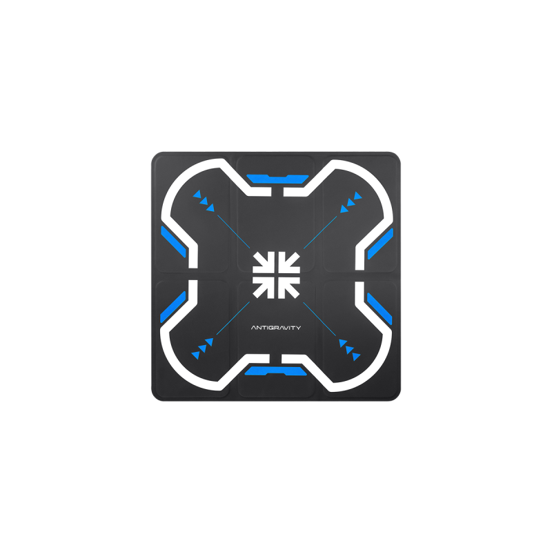 Składana mata do lądowania drona chowana do plecaka transportowego.