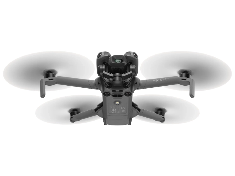 Dron DJI Mini 5 Pro - podczas lotu od dołu