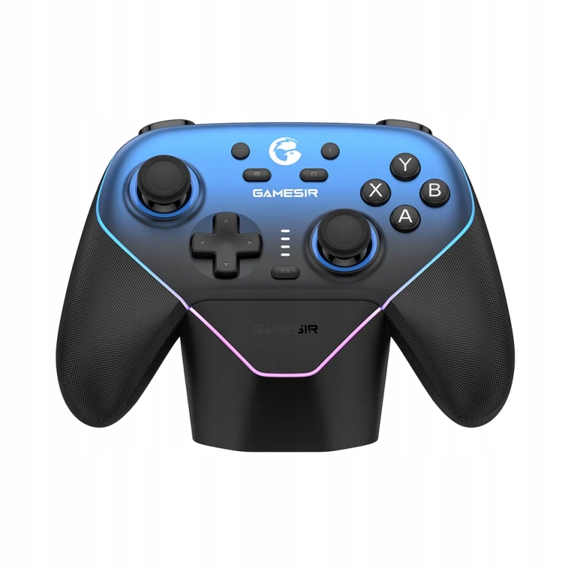 Bezprzewodowy pad GameSir Super Nova T4N Pro w granatowym wykończeniu ze stacją dokującą.