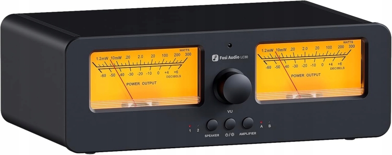 Tył selektora LC30 odsłaniający wnętrze i wysokiej jakości przekaźniki w torze audio.