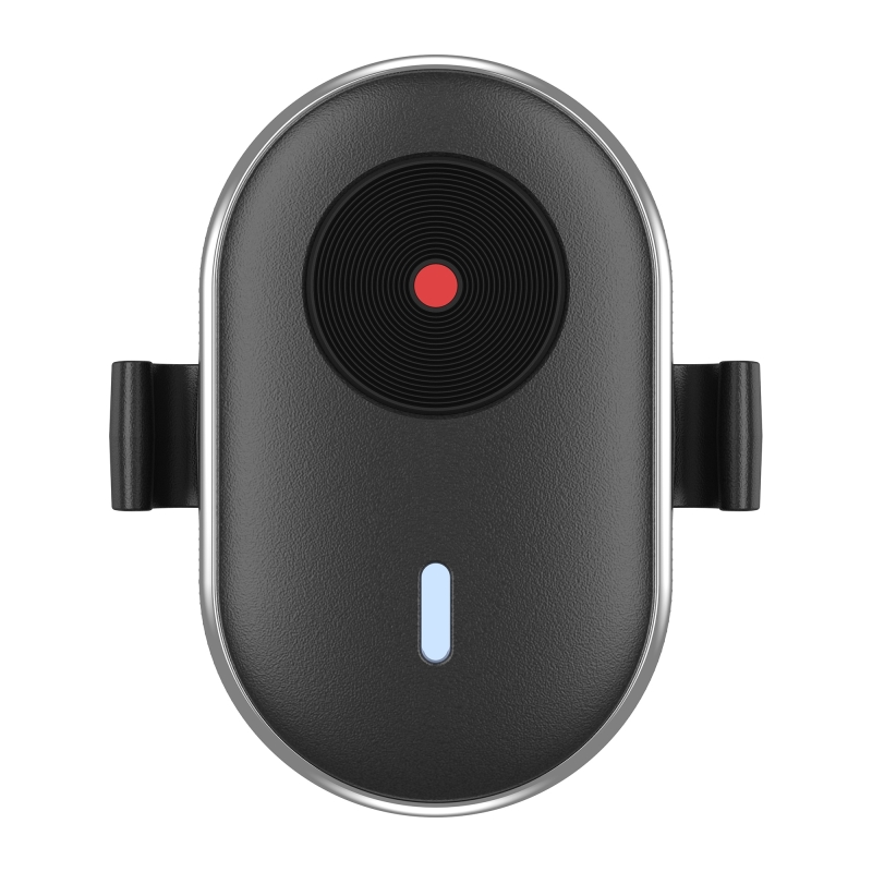 Moduł sterujący przypięty na palcu podczas aktywnego nagrywania w plenerze z GoPro.