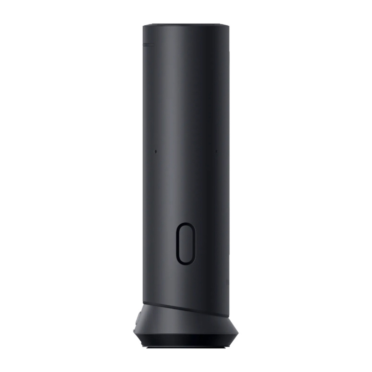 Urządzenie Insta360 Wave optymalizujące akustykę w trybie wielokierunkowym podczas rozmowy przy stole.