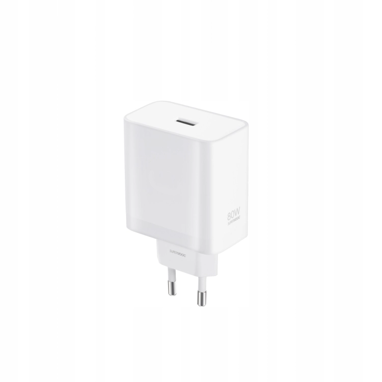 Wyeksponowane żeńskie pomarańczowe gniazdo ładujące wtyku USB-A w białej obudowie zasilacza.