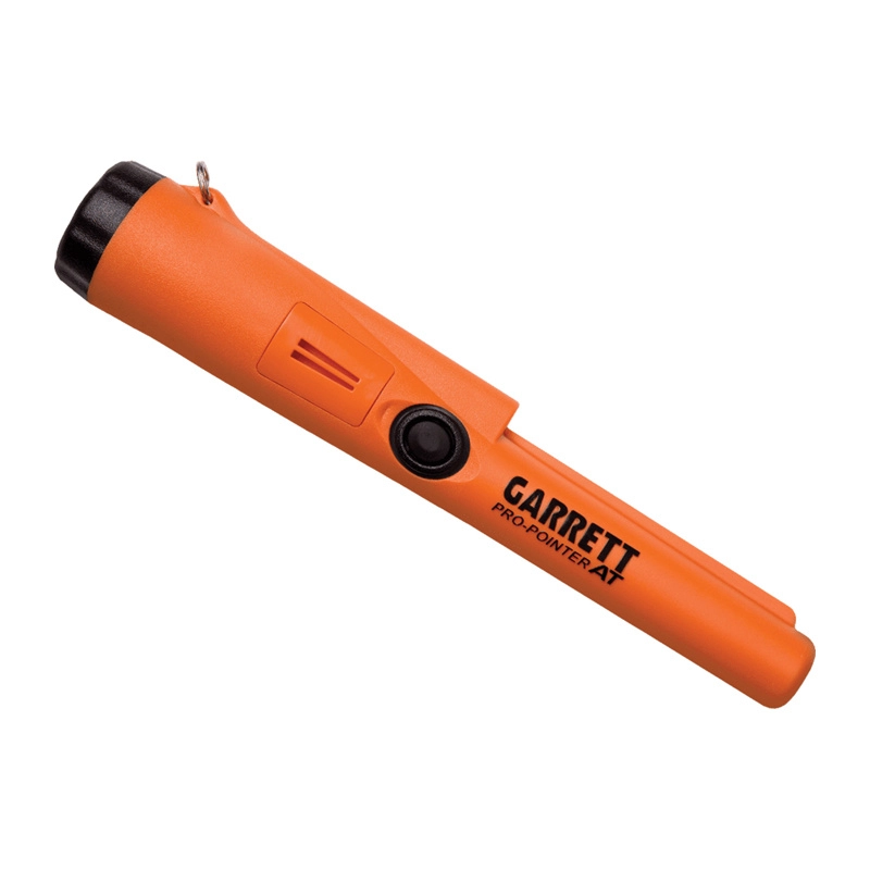 Ręczny wykrywacz metali Garrett Pro-Pointer AT wyposażony w miarkę, skrobak z twardego plastiku i pomarańczową wodoszczelną obudowę.
