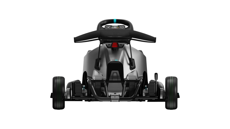 Czarny sportowy gokart wyposażony fabrycznie w asystenta zarzucania pojazdu Drift Assist System na tylną oś.