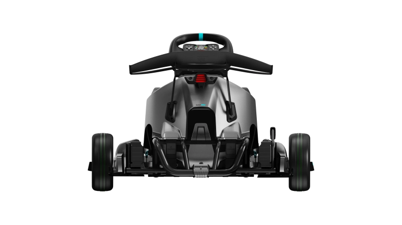 Czarny sportowy gokart wyposażony fabrycznie w asystenta zarzucania pojazdu Drift Assist System na tylną oś.
