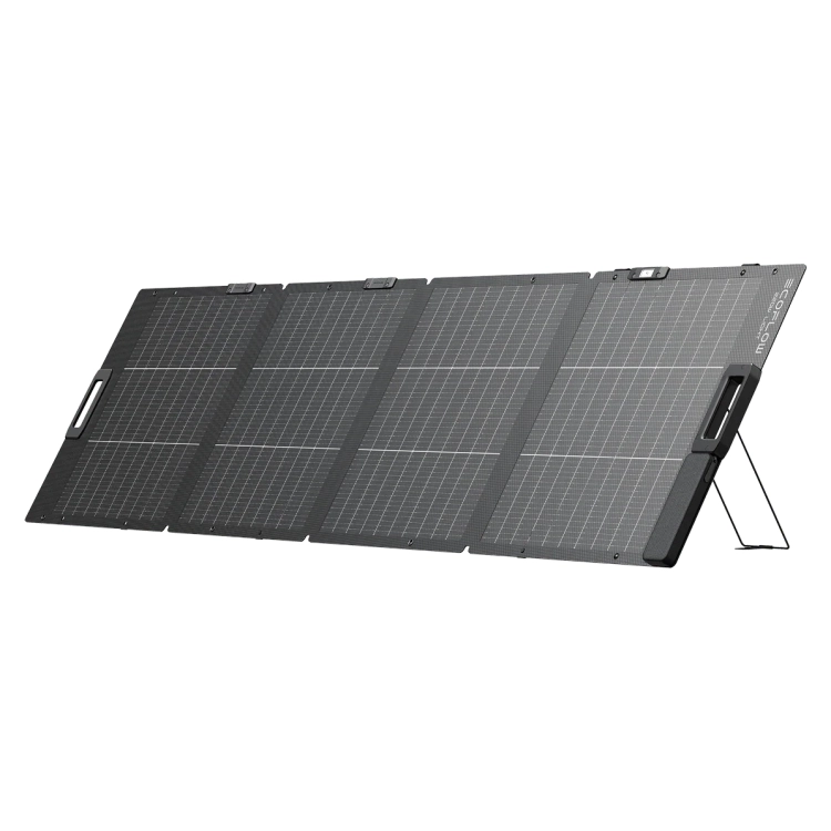 Przenosny-panel-fotowoltaiczny-EcoFlow-220W-rozlozony-na-ukos
