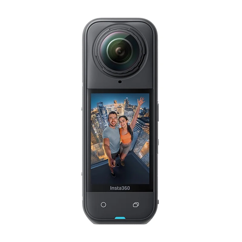 Kamera-Insta360-X5-wyświetlacz-załączony.webp