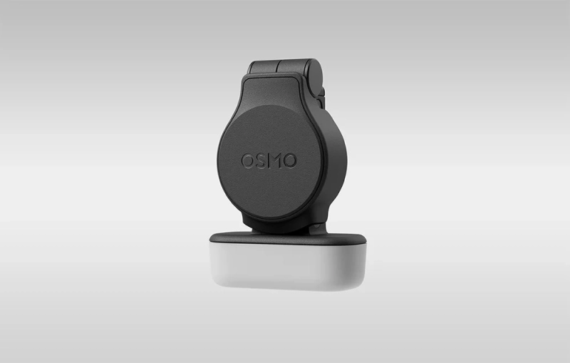 dji-osmo-pocket-4-lampa-doswietlajaca-na-jasnym-tle