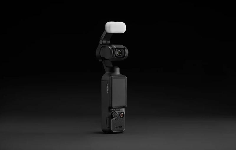 dji-osmo-pocket-4-lampa-doswietlajaca-na-czarnym-tle