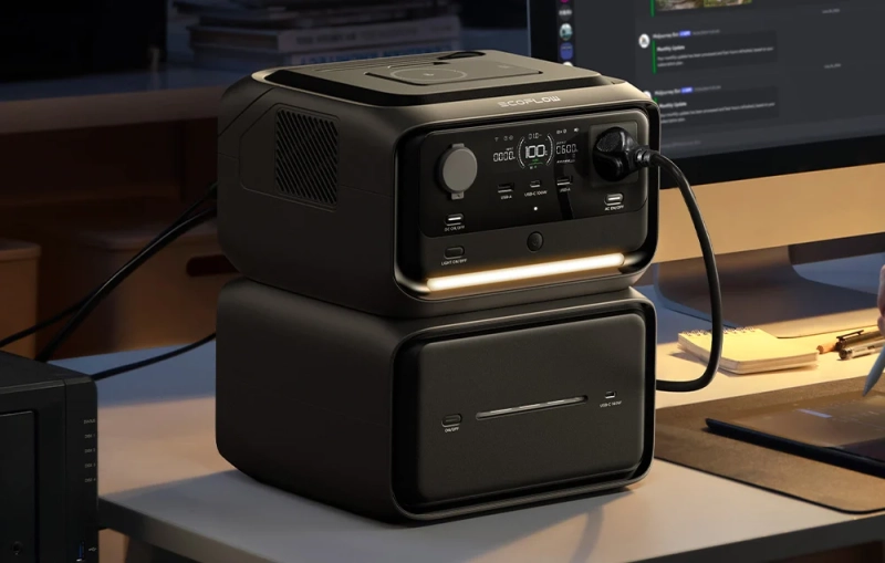 ecoflow-river-3-max-plus-wireless-z-portami-na-biurku