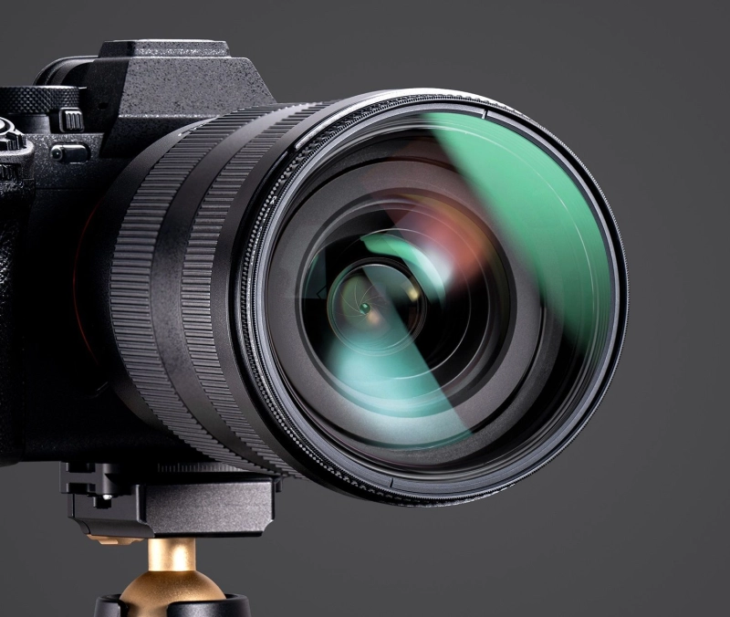 Budowa optyczna filtra fotograficznego CPL z nałożonymi 28 warstwami antyrefleksyjnymi i ochronnymi Nano-X.