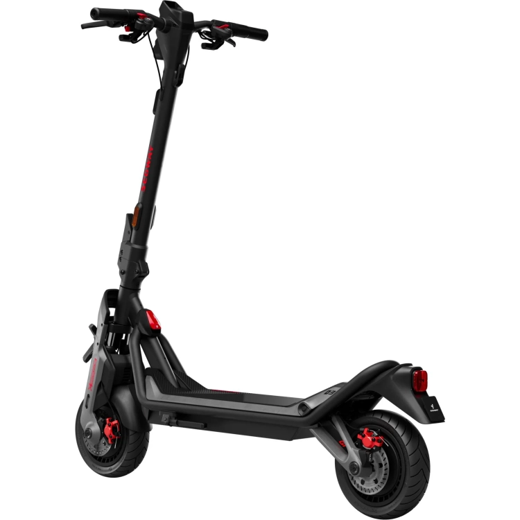 Hulajnoga-elektryczna-Segway-GT3-D-na-ukos