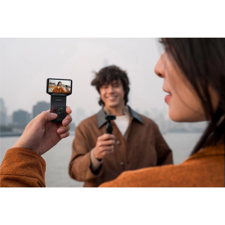Insta360 Luna Ultra w tereniewebp.webp