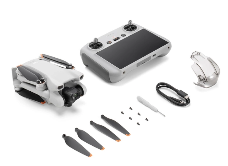 Dron DJI Mini 3 z kontrolerem RC