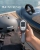 pilot-waydoo-evo-remote-w-kokpicie-samochodu-przed-plywaniem